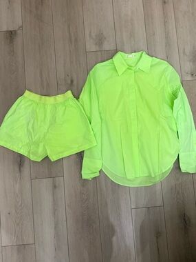 Good American Cotton Neon Green Button Down Shirt and Shorts set. Size S